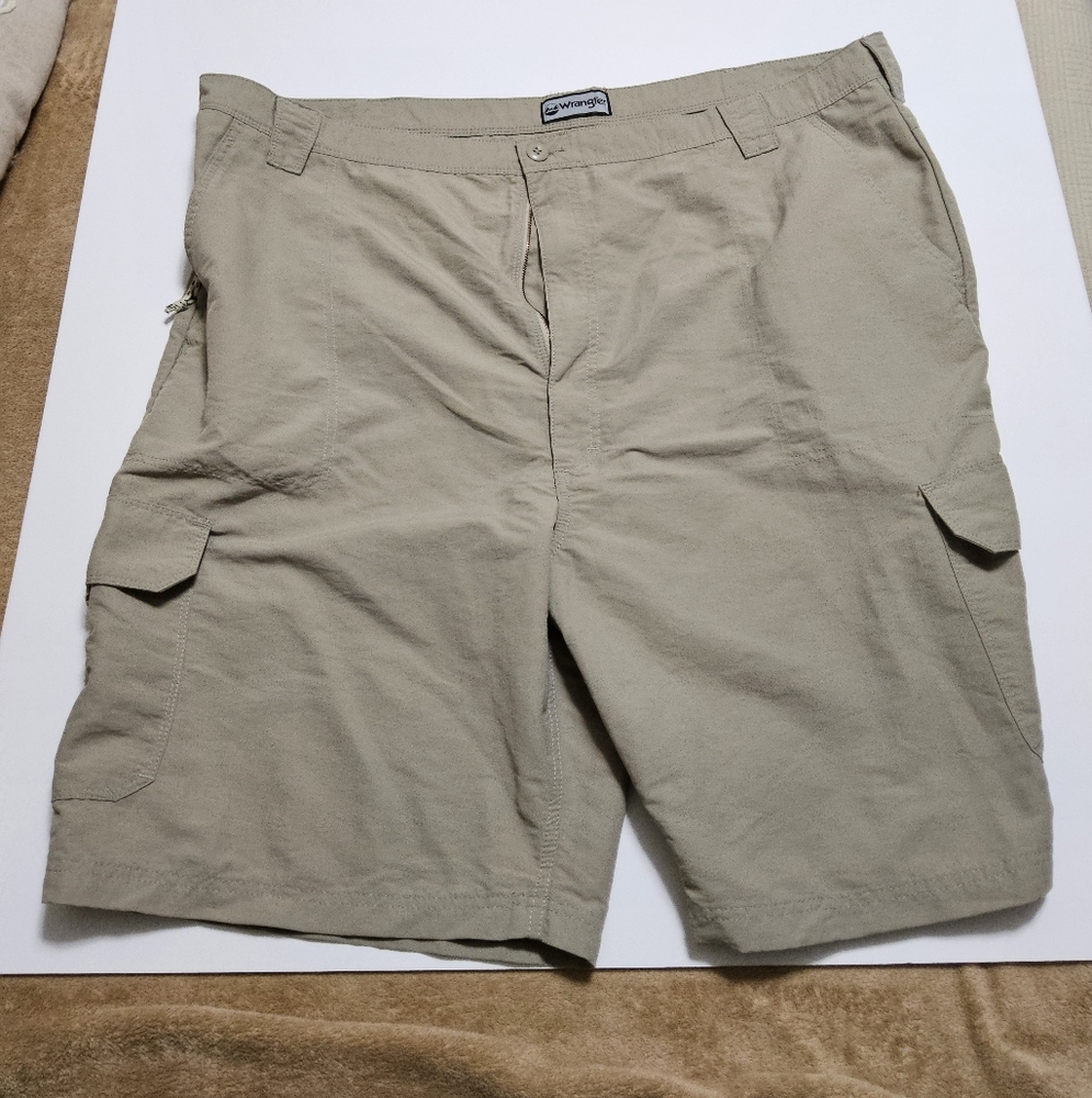 Wrangler Men's Khaki Nylon Cargo Shorts